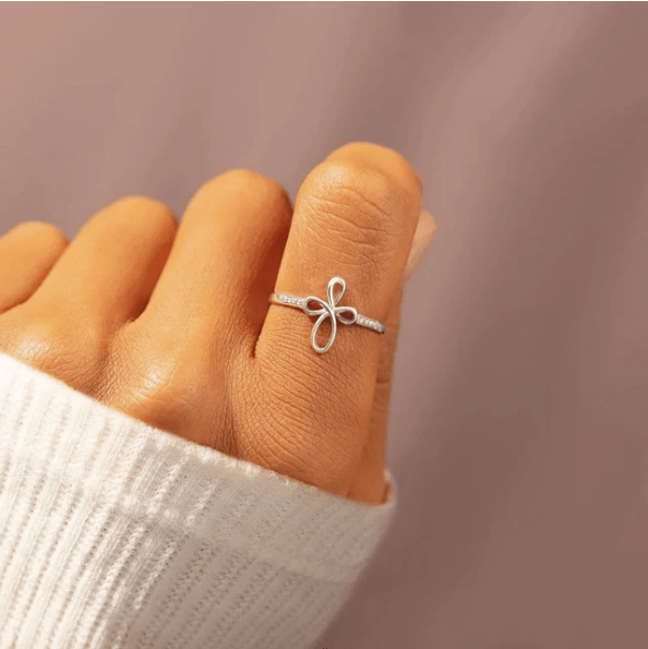 Hollow Cross Ring - Kallesia